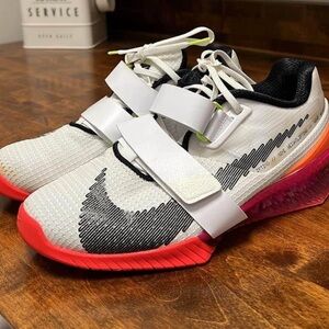 Gently used Nike lifters, size 8. Only wore them a handful of times